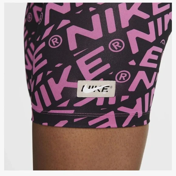 Nike One Dri-Fit women’s 7” icon clash training shorts - Picture 3 of 8